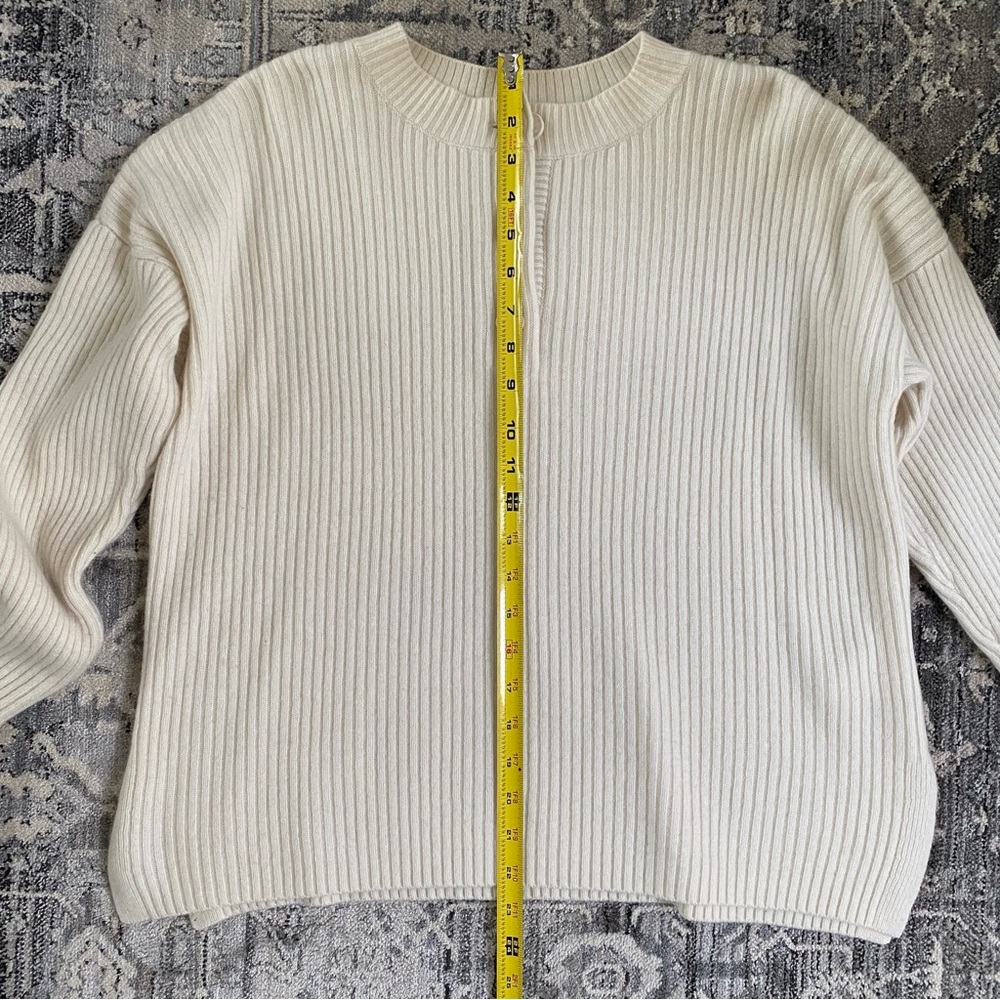 Club Monaco Cashmere Wool Sweater - Picture 4 of 6